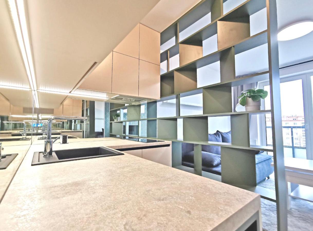 Luxury, Bright Studio With Parking And Balcony In Bratislava Center Buitenkant foto