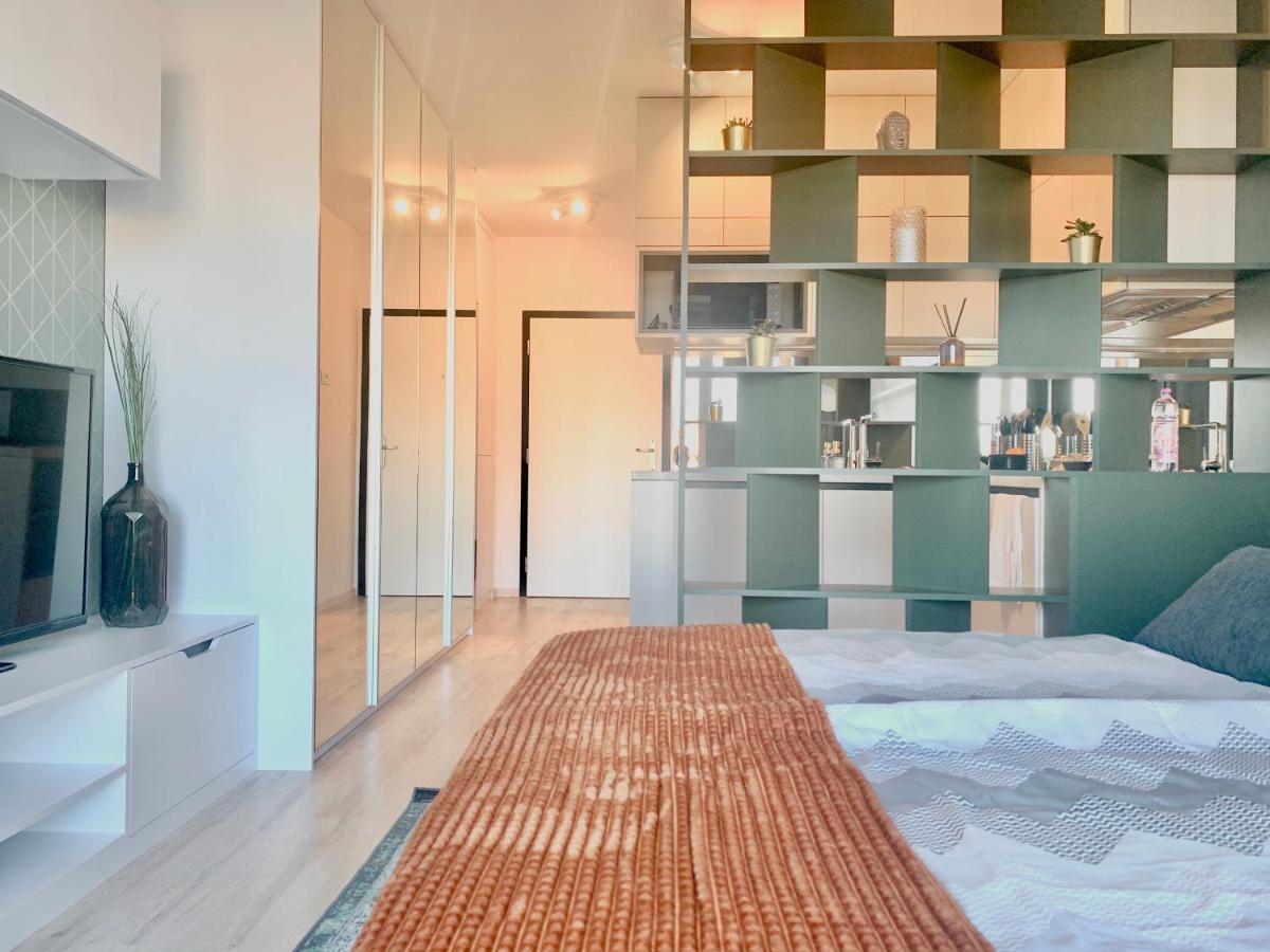 Luxury, Bright Studio With Parking And Balcony In Bratislava Center Buitenkant foto