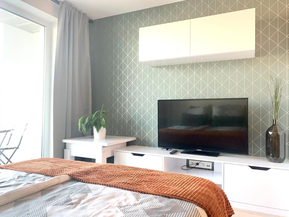 Luxury, Bright Studio With Parking And Balcony In Bratislava Center Buitenkant foto
