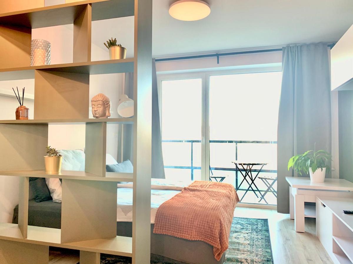 Luxury, Bright Studio With Parking And Balcony In Bratislava Center Buitenkant foto